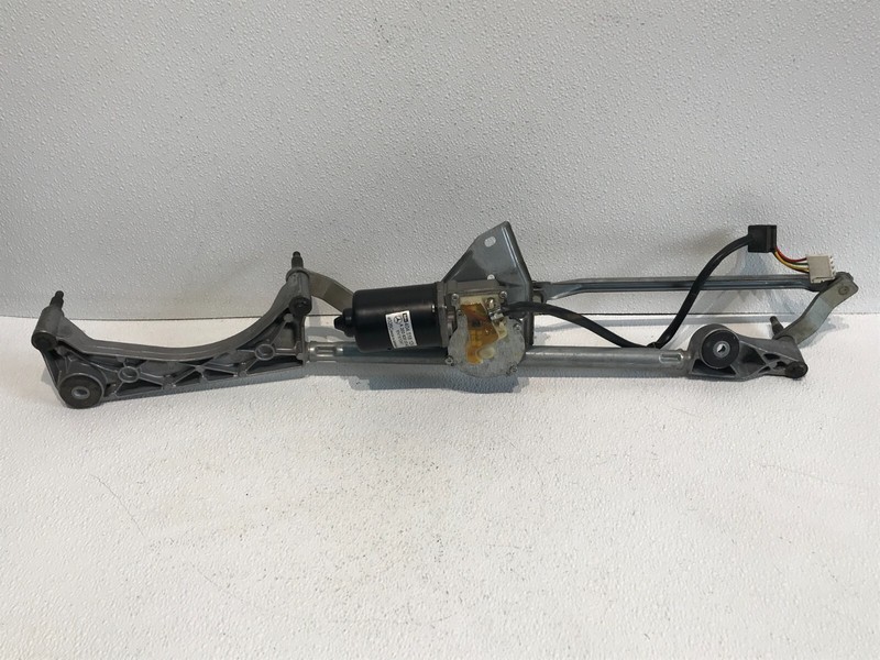 03-09 MERCEDES W209 CLK500 CLK320 CLK550 WINDSHIELD WIPER LINKAGE MOTOR