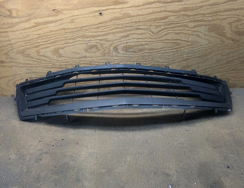 2016 2017 2018 CHEVROLET CAMARO GRILLE ASSEMBLY FRONT LOWER GRILL OEM "DAMAGED"