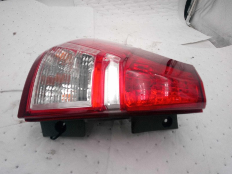 2016 Honda CR-V Left Tail Light Assembly Brown OEM 325009 125K Miles