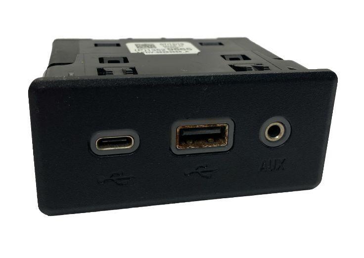 Chevrolet Cruze center console 19 23 usb c port charger & auxiliar OEM 13529865