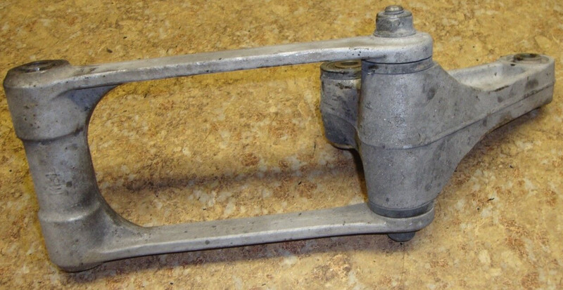2005 Honda CBR1000RR CBR 1000 RR CBR1000 Rear Back Center Shock Linkage Mount 05