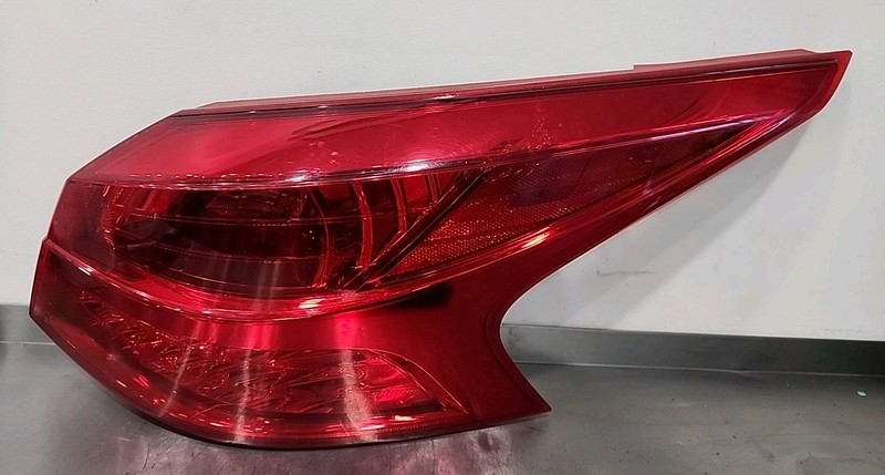 2011-14 Nissan Murano Convertible Outer Tail Light Rear Lamp Qtr Panel Right RH