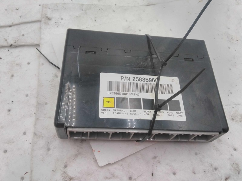 2010 GMC Yukon Body Control Module OEM 257203 Silver 173K Miles NJ25-26385