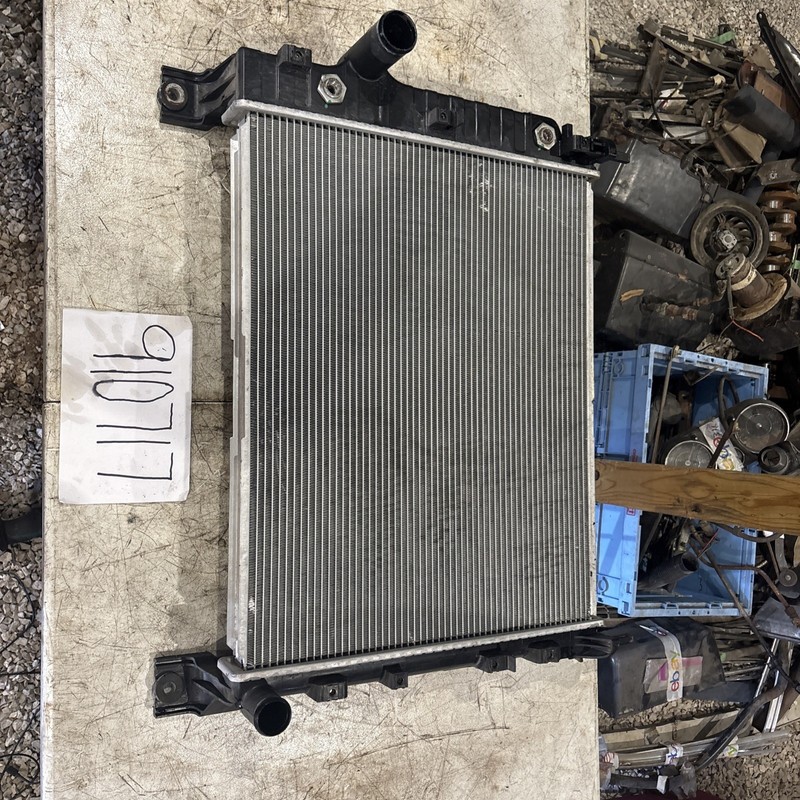 2001 - 2003 Dodge Durango 4.7L Radiator Maximum Cooling00-04 DAKOTA