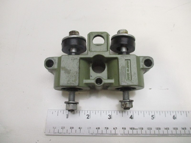 54130-93910 54137-93901 Suzuki Upper Mounts & Cover For DT 9.9 Outboards