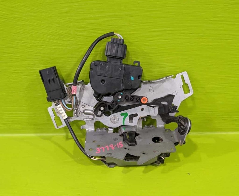 08-20 CARAVAN PASSENGER RIGHT SLIDING DOOR LOCK LATCH ACTUATOR OEM 3778-15