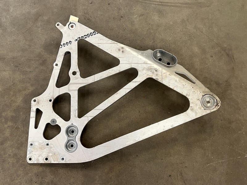 ⭐2021-2024 BMW M3 G80 REAR RIGHT PASS SIDE BRACE BRACKET MOUNT 18K OEM LOT2506