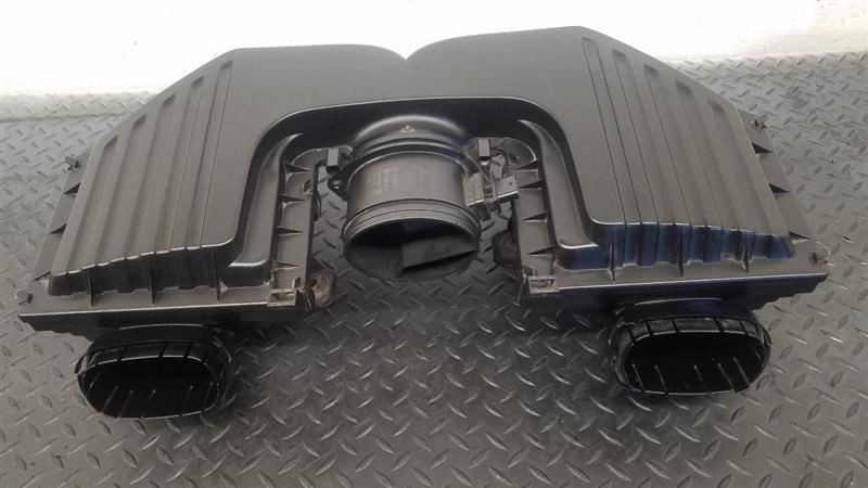 (2007-2010) BMW X5 4.8L, V8, Air Cleaner Intake Box Assembly OEM 13717558725