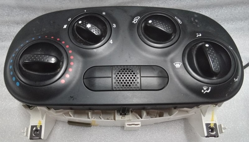 2012-2017 Fiat 500 Heater Controls Black Face Plate 52807 C 68100262AA