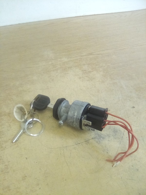 Pollak/Freightliner M2 21427C Ignition Switch W Key