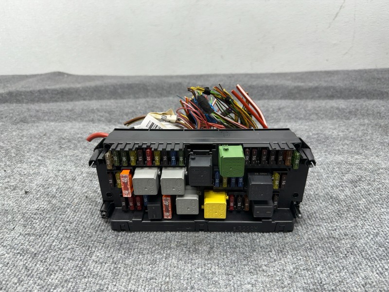 MERCEDES W212 W218 CLS63 E63 2010-2016 OEM SAM FUSE BOX RELAY CONTROL PANEL ASSY