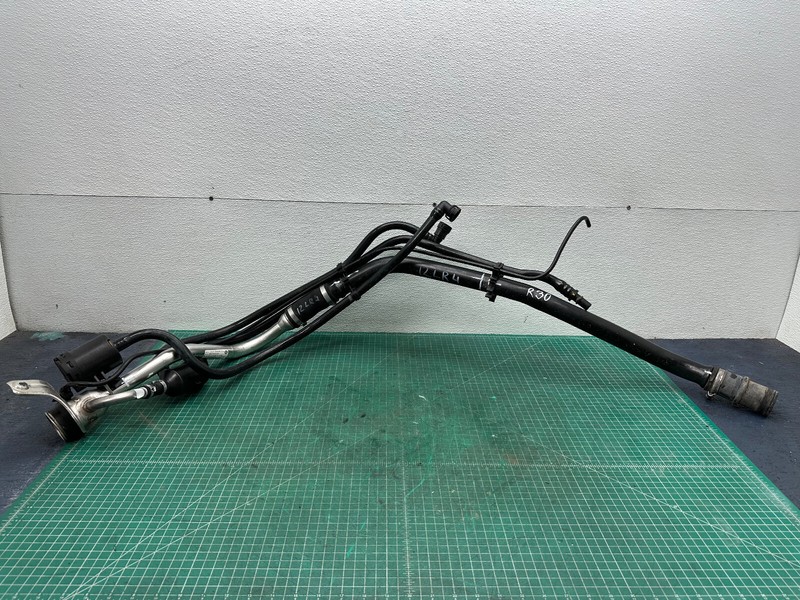 10-16 LAND ROVER LR4 FUEL GAS TANK NECK FILLER PIPE OEM