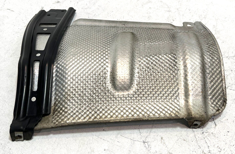 2010-2016 MERCEDES E350 REAR DRIVER EXHAUST HEAT SHIELD SCREENING PLATE OEM