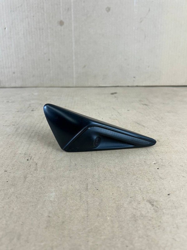 ✅ 20-24 Model YFront Left Fender Camera Turn Signal 1495864-20-C /damaged