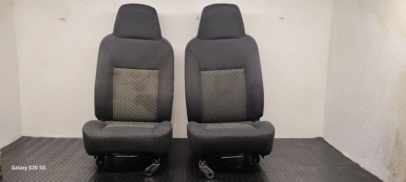 04-05 GMC Canyon Crew Cab Driver & Passenger Seat Gray Cloth OEM 15142023