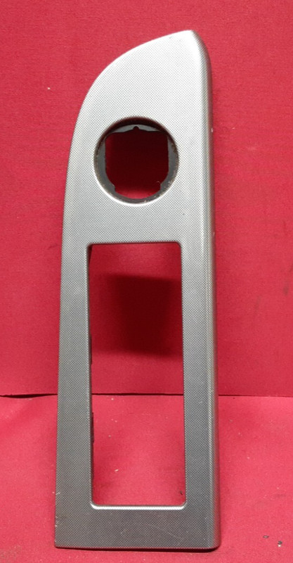 2006 - 2010 Jeep Grand Cherokee LEFT Master Window Door Bezel X35008303TJ