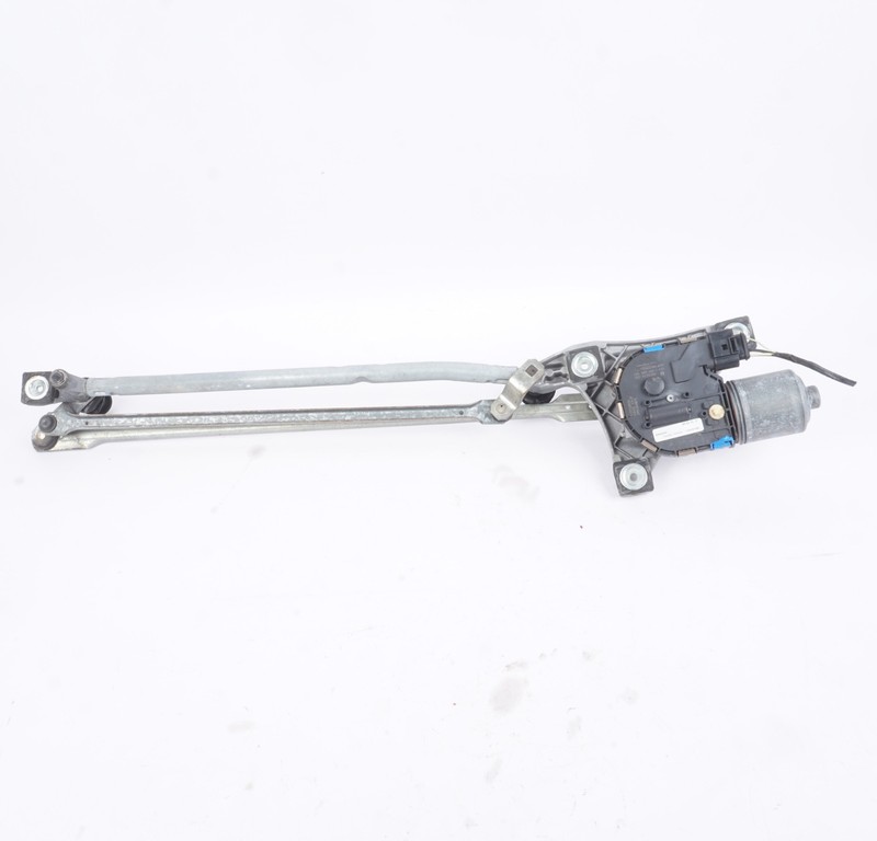 2006 - 2009 VOLVO C70 T5 FRONT WIPER MOUNT w/ MOTOR OEM