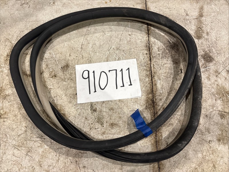 2006-2011 Cadillac DTSWeather Strip Rear Left GM OEM shale used 15239204 #1