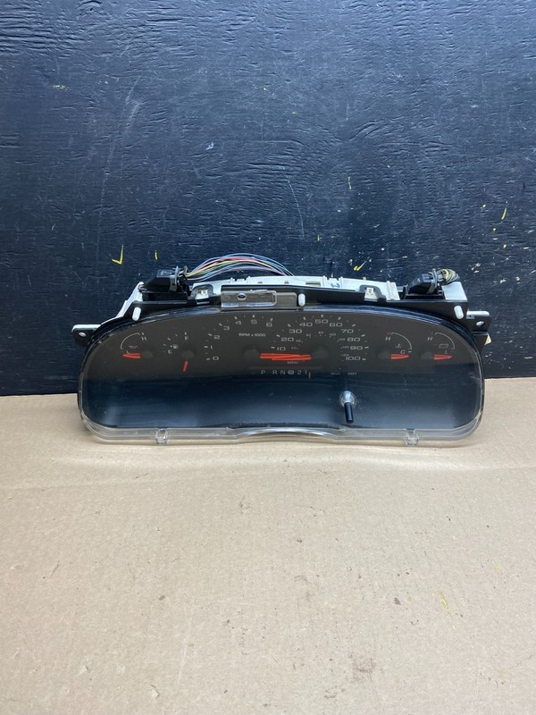 2006 Ford E350 Gauge Speedometer Cluster OEM t9201 DG