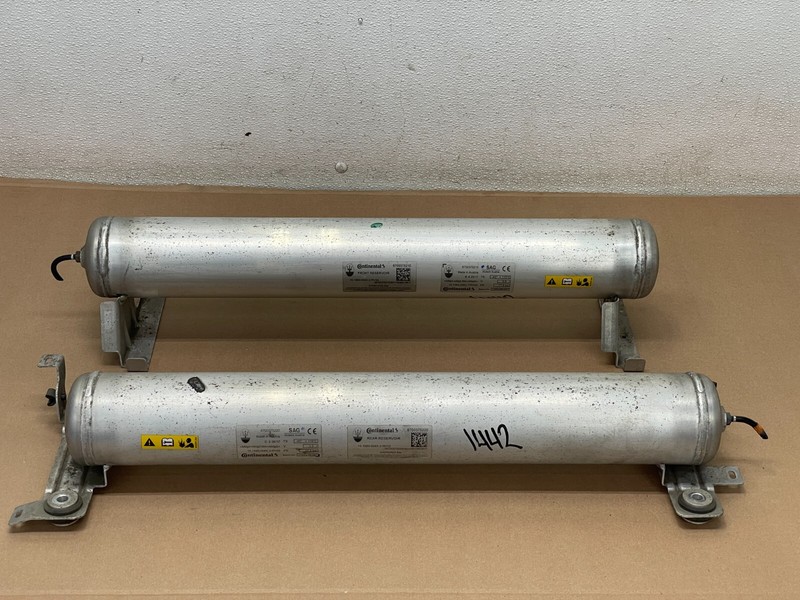 2017 2018 Maserati Levante Air Ride Suspension Reservoir Tank Set 1442 OEM