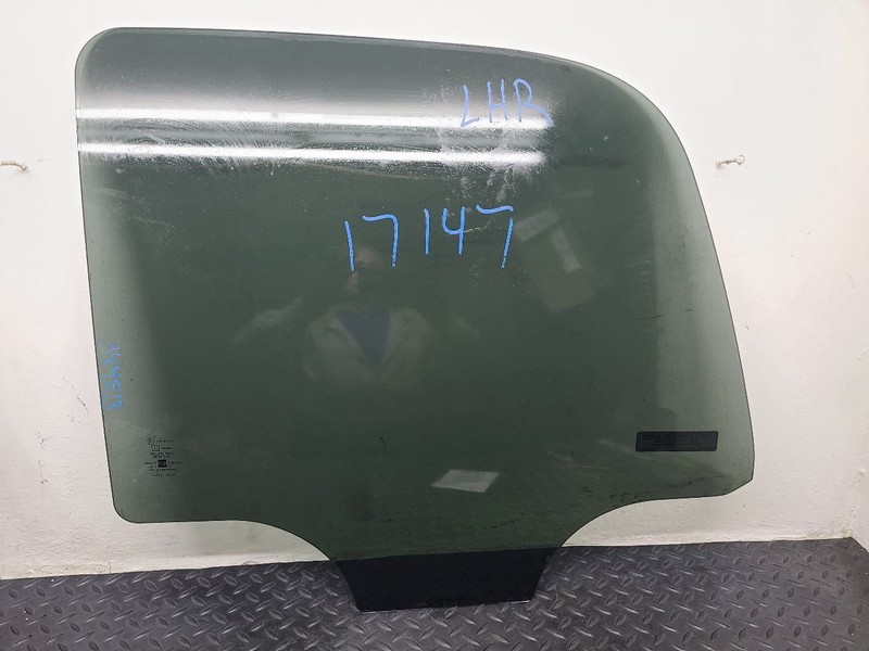 00-06 GMC Yuknon Rear Left Driver Door Glass Tint Privacy OEM 15181073