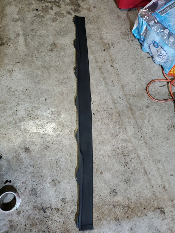 1985 Mercedes Rear Bumper Filler panel 107 380sl SLC 450 380 560 w107