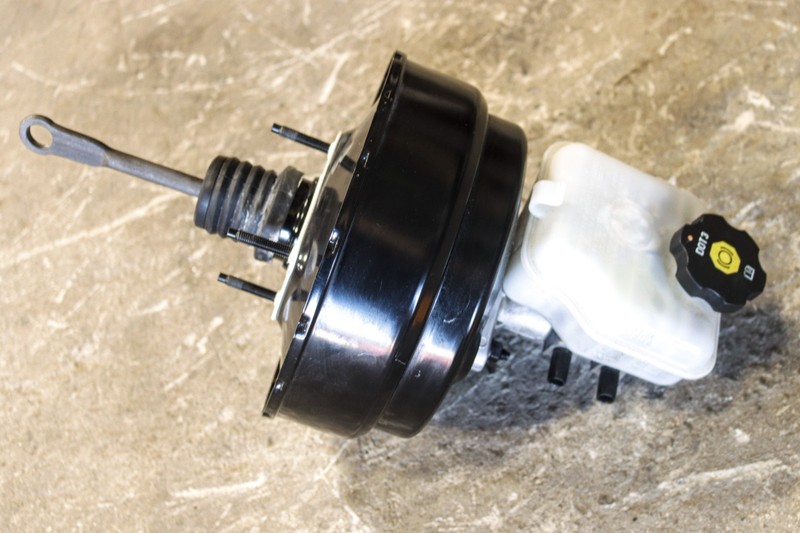 2010-2015 Chevy Camaro SS AT Power Brake Booster w/ Master Cylinder OEM *USED*