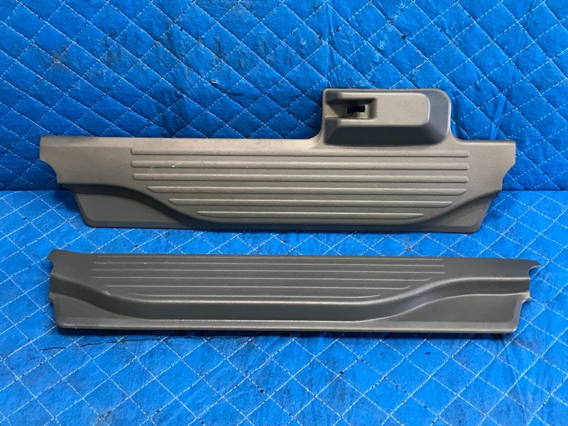 99-04 HONDA ODYSSEY LEFT RIGHT DOOR SILL ROCKER TRIM PLATE PAIR OEM Gray