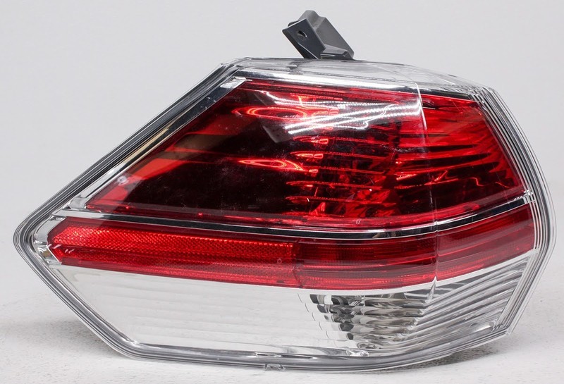 OEM Nissan Rogue Left Driver Side Tail Lamp 26555-4BA0A Lens Chip