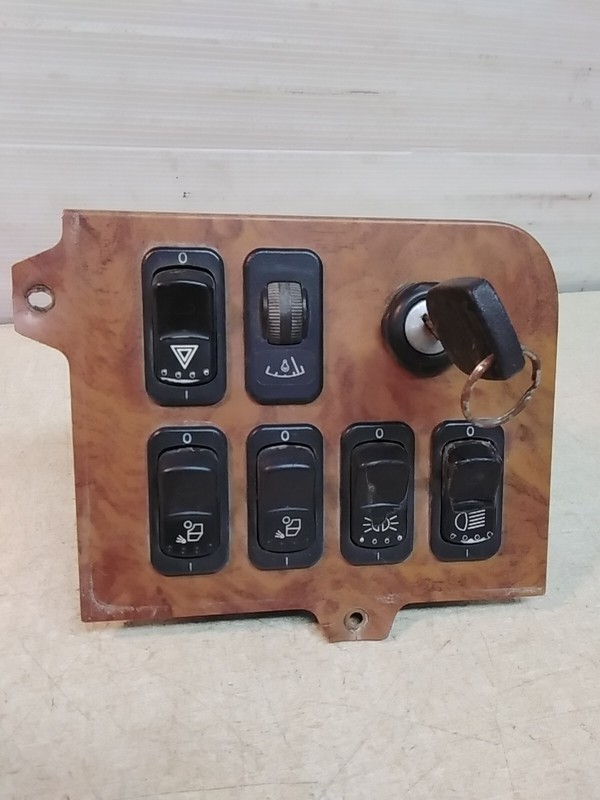 Peterbilt Dynacraft S64-6025-266L00 Dash Panel W/ Key