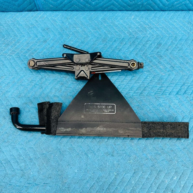 2005–2009 Ford Mustang GT 4.6L V8 Jack Lift with Tool OEM 6R3A17A078AA