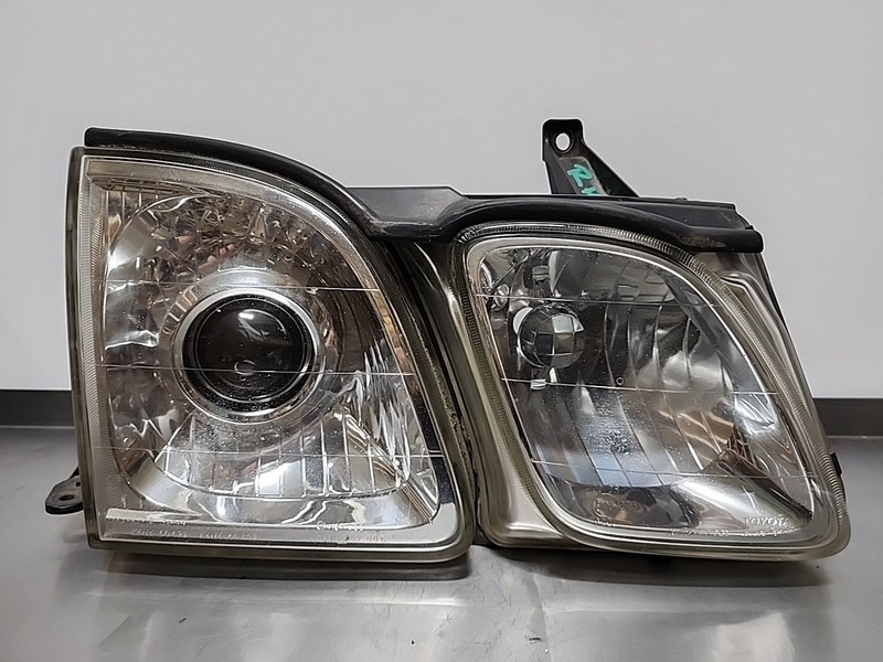 OEM Lexus LX470 Front Composite Headlamp Passenger's Side 81110-6A082 1998-2002