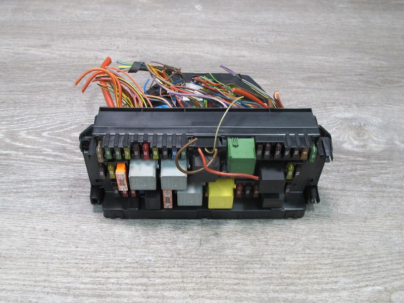 2012-2016 MERCEDES R172 SLK FRONT SAM MODULE RELAY FUSE BOX ASSEMBLY A2129007324