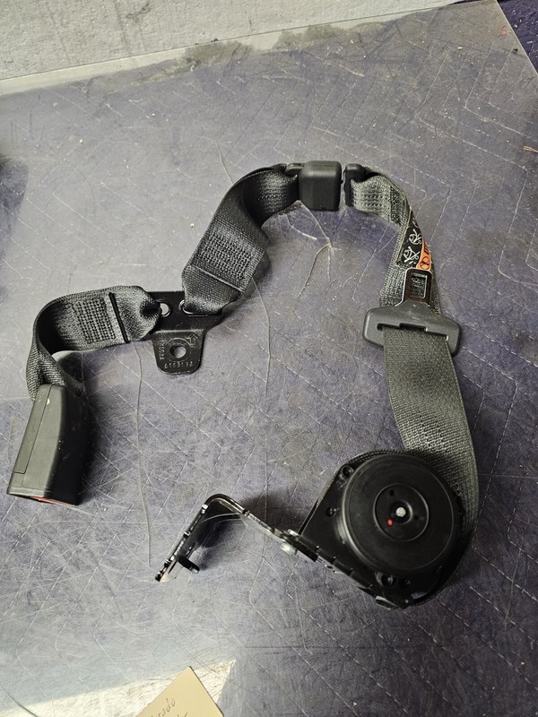 GMC CANYON CHEVY COLORADO REAR CENTER SEAT BELT SEATBELT RETRACTOR OEM 2015-2022