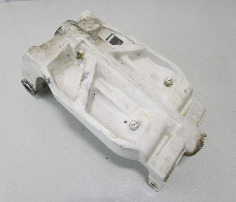 1499-8710A15 Mercury Mariner Oyster Swivel Bracket 135 150 HP Outboard