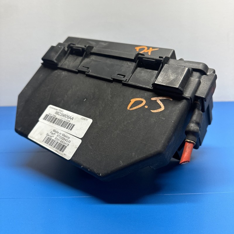 68239606AA | 2015 - 2020 DODGE CARAVAN OEM Main Fuse Box AT | RT032842J0