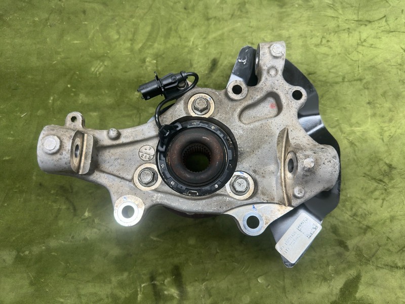 06-10 Saturn Sky Red Line Solstice GXP Front Left Driver Spindle Knuckle Hub OEM