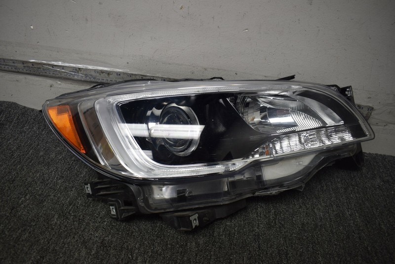 2015-2018 SUBARU OUTBACK HEADLIGHT RIGHT SIDE FACTORY OEM