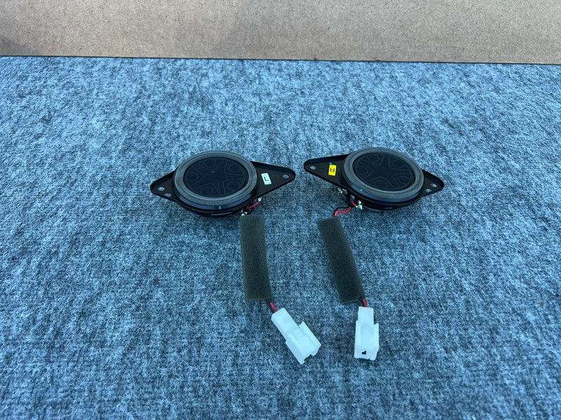 GENESIS GV70 2022-2026 OEM REAR LEFT & RIGHT DOOR AUDIO TWEETER SPEAKER (SET)