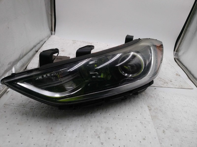 2018 Hyundai Elantra Left Headlight Assembly White OEM 730620 78K Miles