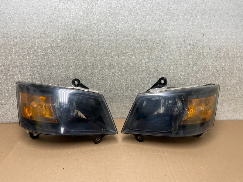 2008 to 2010 Dodge Caravan Left+Right Set Side Halogen Headlights AB2329 DW