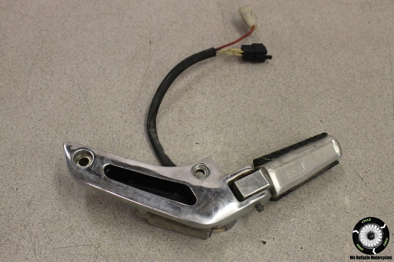 1986 Yamaha Virago 700 XV700 REAR PASSENGER FOOT STEP PEG MOUNT XV 86