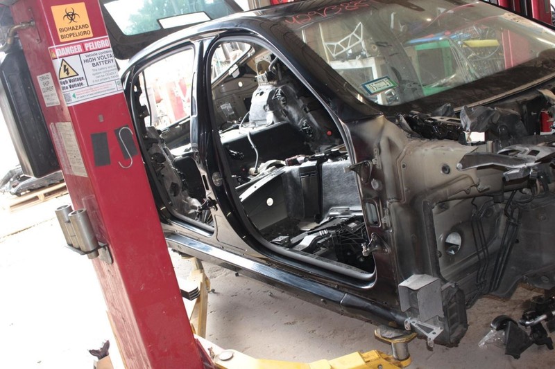 10-16 Porsche Panamera Passenger Right Side Rocker and Post Cut Assembly