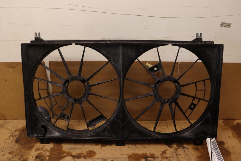 2014-2015 LEXUS IS250 IS350 CONVERTIBLE RADIATOR COOLING FAN SHROUD OEM