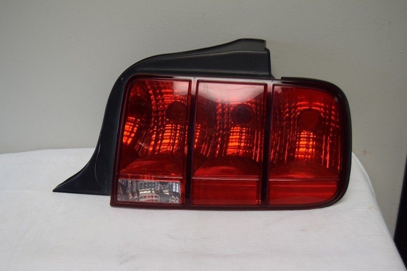 2005-2009 FORD MUSTANG SHELBY GT500 REAR RIGHT TAIL LIGHT OEM 6R33 13B504 333686