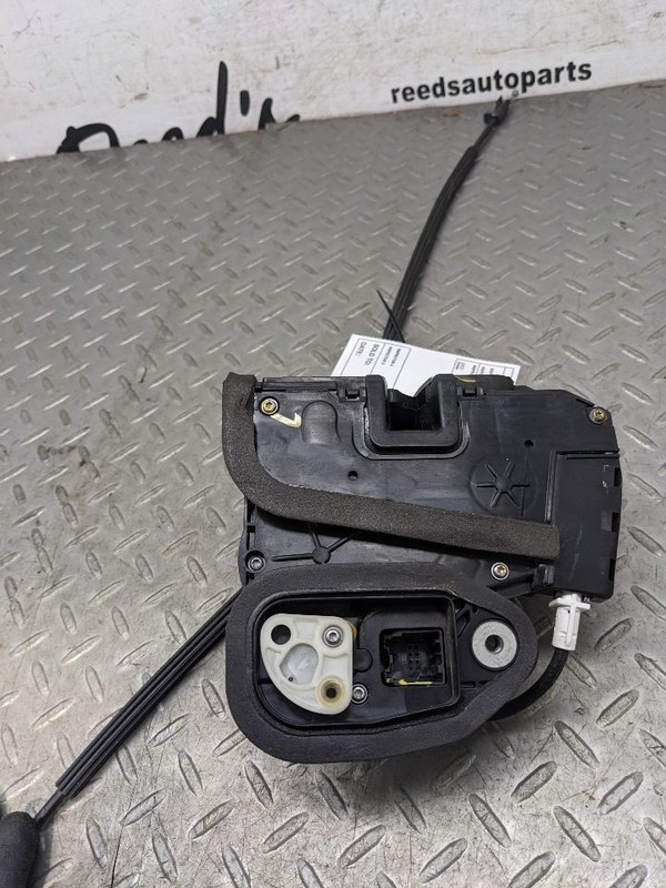 2015 - 2020 CHEVROLET SUBURBAN FRONT RIGHT SIDE DOOR LOCK LATCH ACTUATOR 1183311