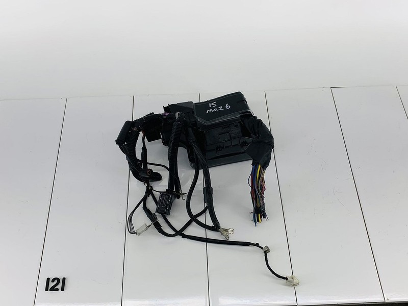 14-16 MAZDA 6 2.5L L4 GAS ENGINE COMPARTMENT FUSE & RELAY BOX W/ BCM MODULE OEM
