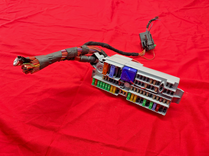 16-23 BMW G12 G30 G32 550 750 F90 M5 Front Right Power Distribution Fuse Box OEM