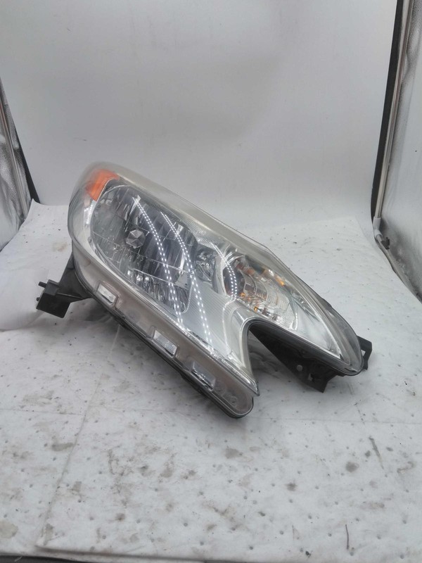 2015 Nissan Versa Right Headlight Assembly OEM 296607 White 116K Miles