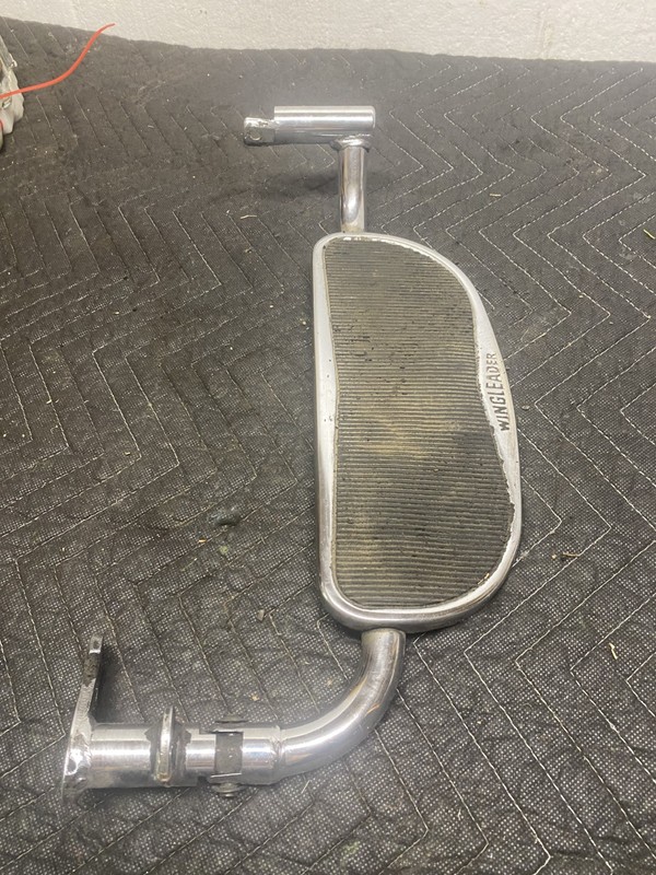 1984 HONDA GOLDWING GL1200 A RIGHT FOOT REST OEM